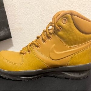 Nike Boots, boys youth